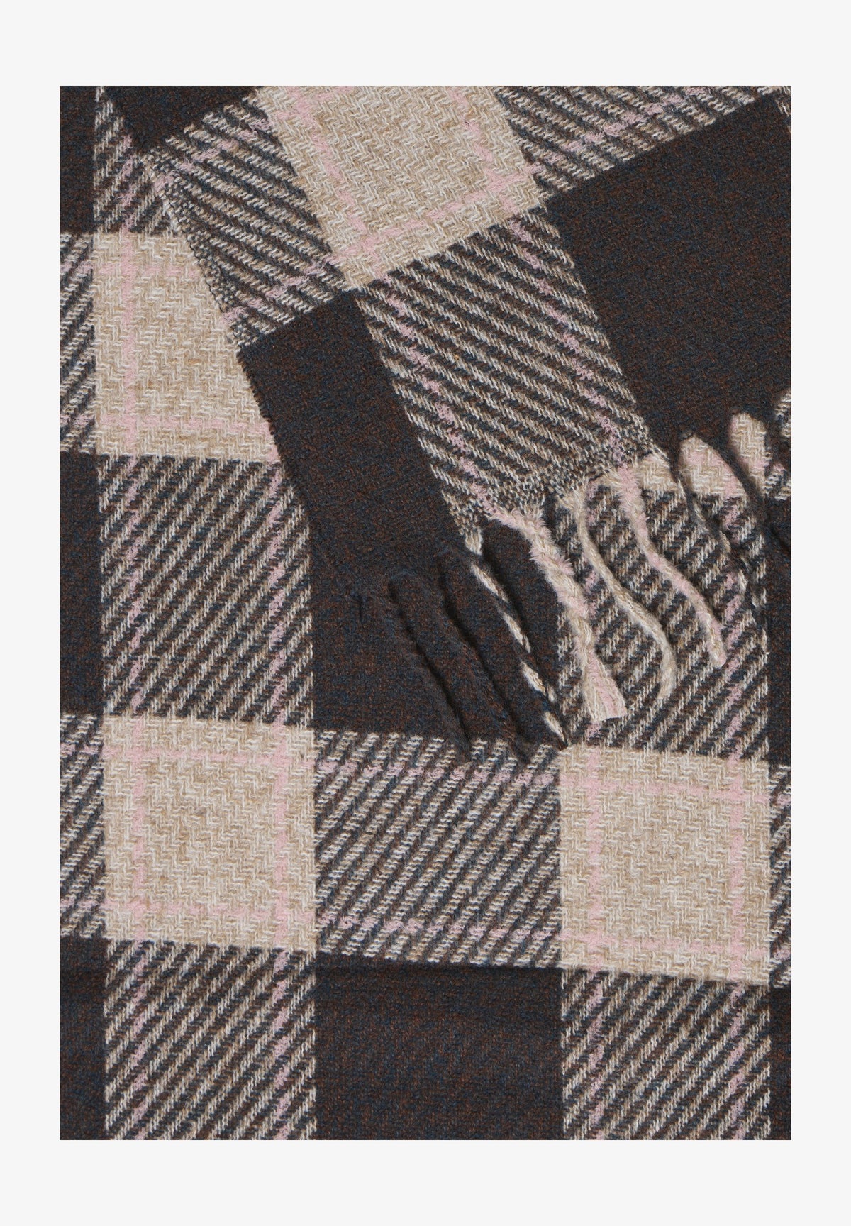 B.young scarf bywalvia